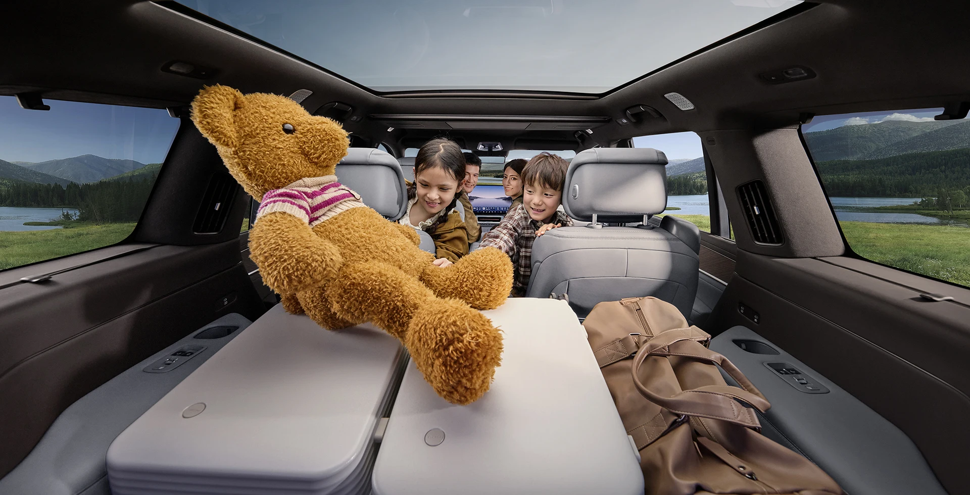 Denza N9 — Flexible Three-Row Interior Denza N9 flexible three-row interior with multiple seating layouts
