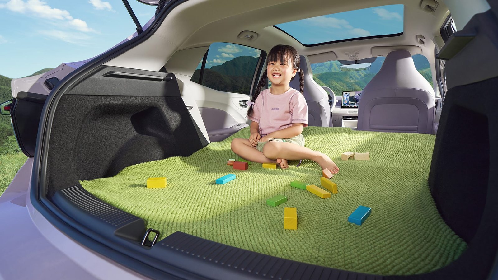 MG4 interior and cargo