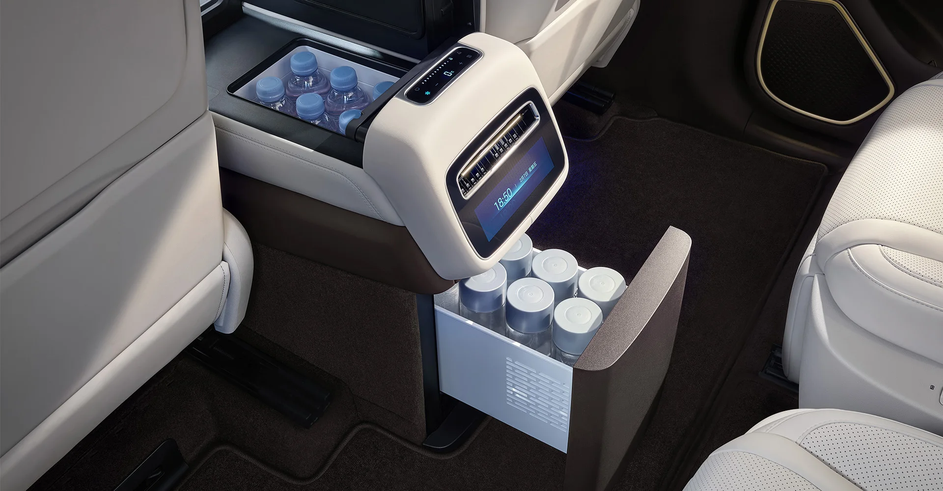 Denza N9 — Intelligent Cabin & Multi-screen Denza N9 intelligent cockpit with multi-screen connectivity and 4nm chip