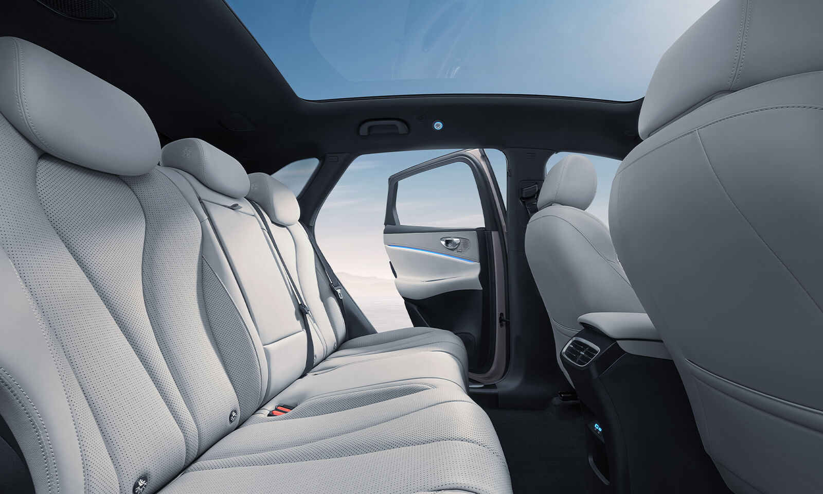 Premium interior of BYD SEALION 6 with ventilated seats and panoramic glass roof